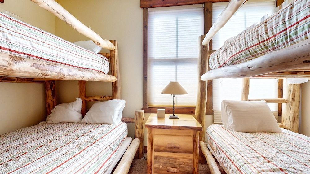 Snowcreek Vi The Lodges #1197 3 Bedroom Condo