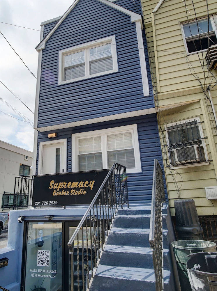 Comfy Bright Peaceful 1BR - Minutes to NYC