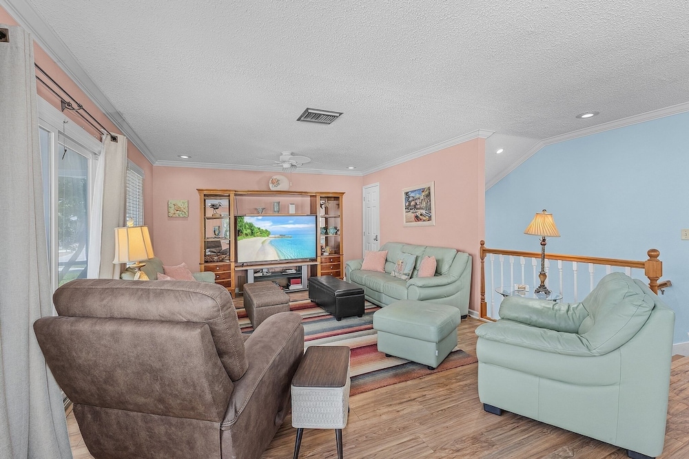 140 Barefoot Bungalow: 4br/2ba W/ Heated Pool! 4 Bedroom Home