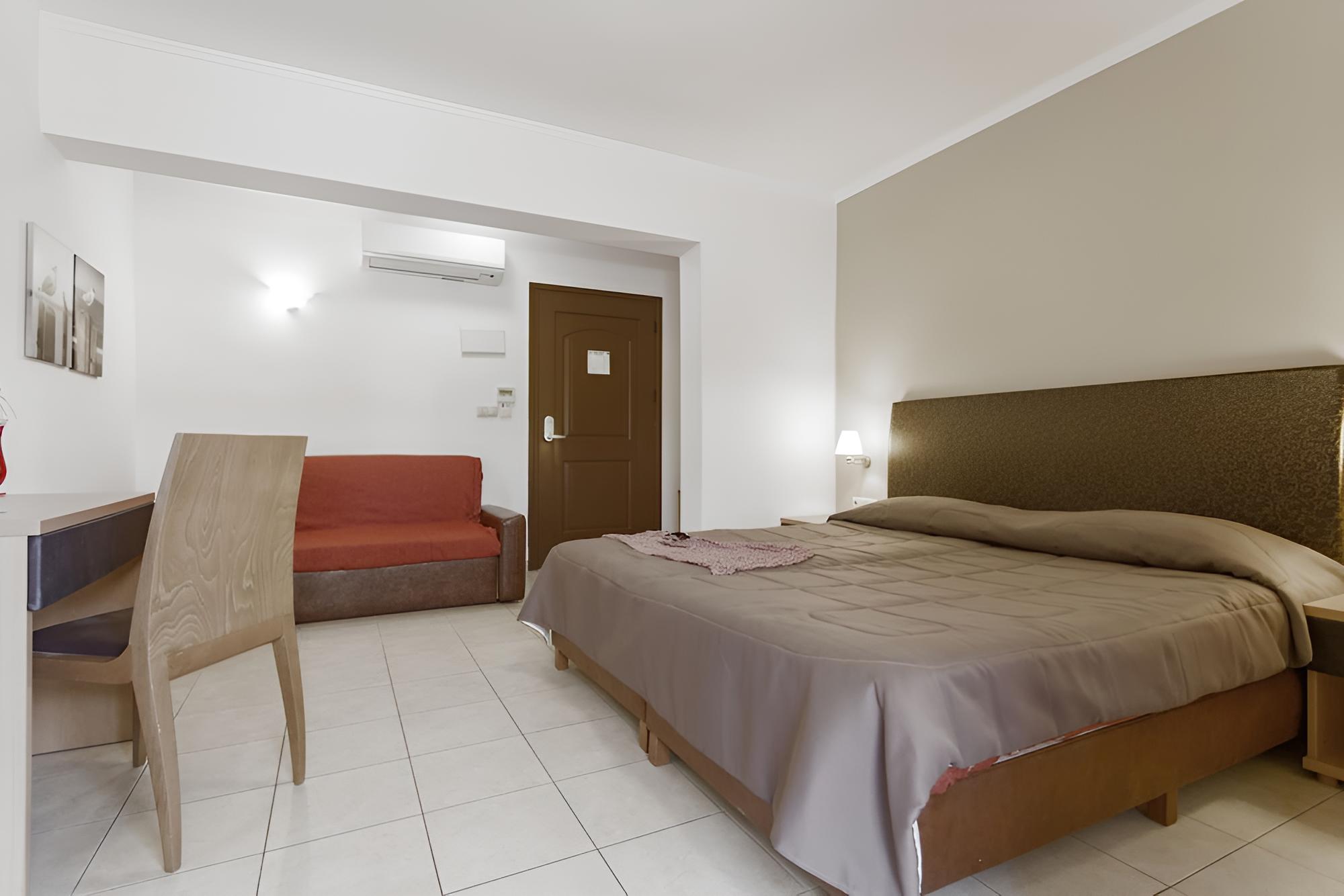 Lagomandra Beach Hotel