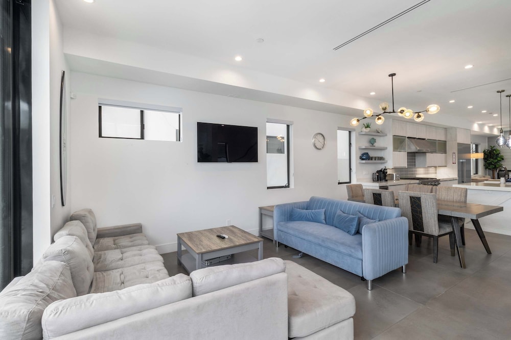 @ Marbella Lane - Luxi 4BR Haven w/ Skyscape Views