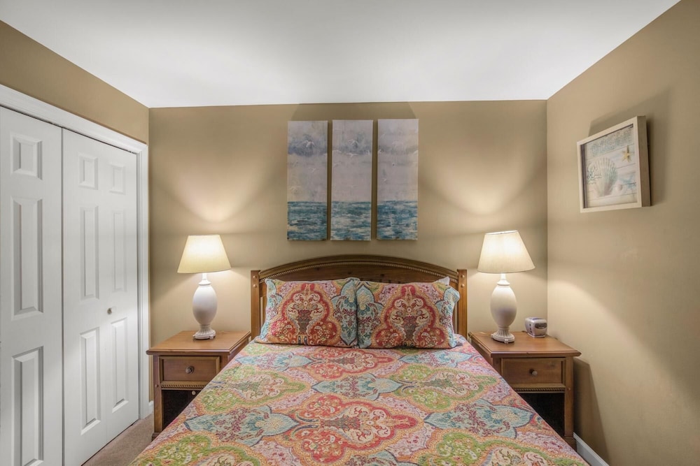 Attractive Condo Pool Across From Beach Access view 3