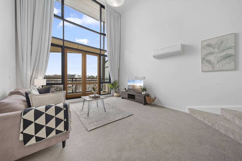 Loft-style CBD 1-bed With Rooftop Terrace & BBQ