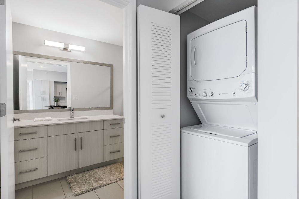Stylish City-View Condo Pool Access