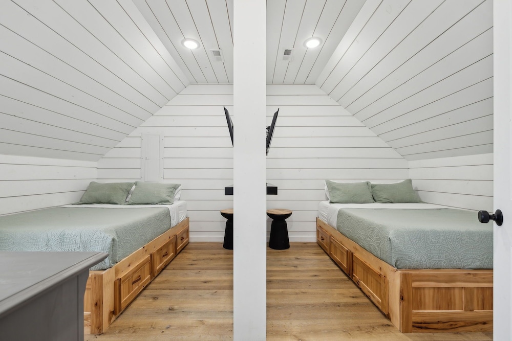 Fox Haven Retreat-modern Cabin-acres of Priv Land