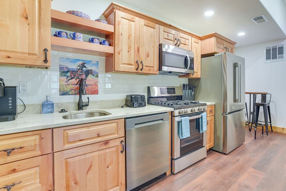 3 Mi to Resort: Year-round Angel Fire Getaway!