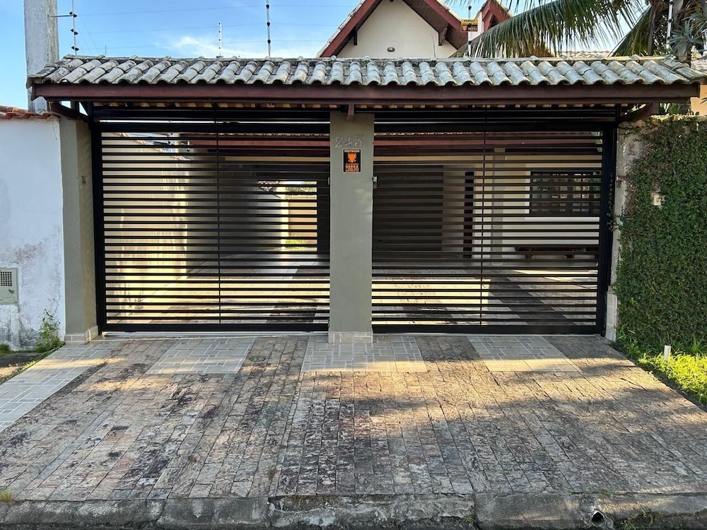 P003 Casa c 3 Dorm. Apenas 150m da Praia