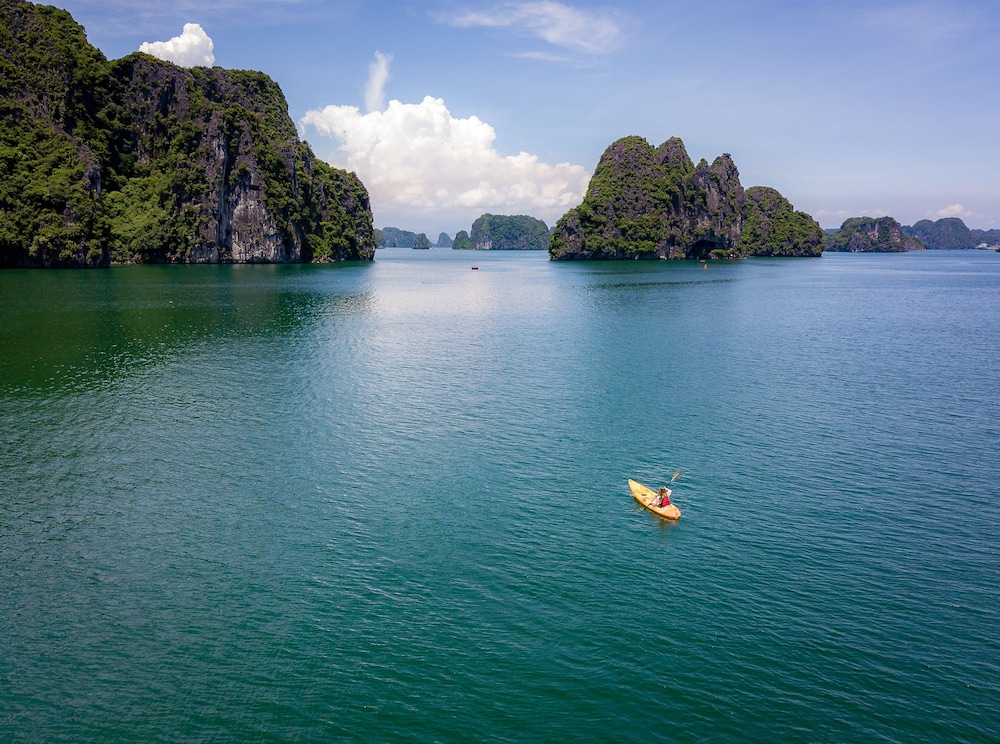 Heritage Line Violet cruise – Ha Long Bay & Lan Ha Bay