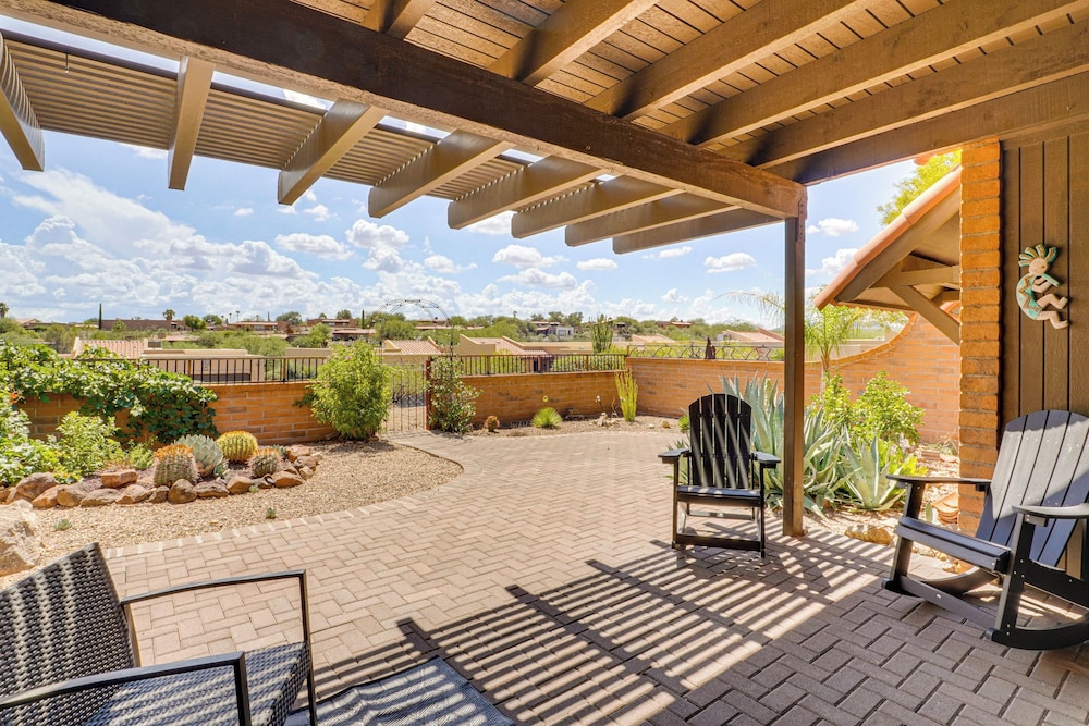 Quiet Townhome w/ Mountain Views in Green Valley