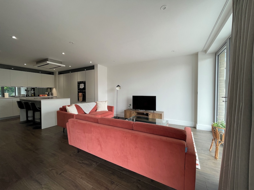 Elegant 2 Bedroom Apartment