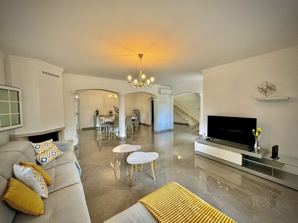 Quarteira Premium Villa by Homing