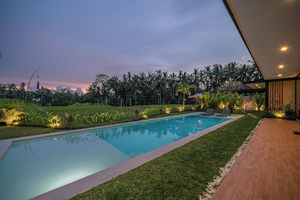Xanadu - 5BR Ubud Designer Villa, Pool with Rice Fields Views