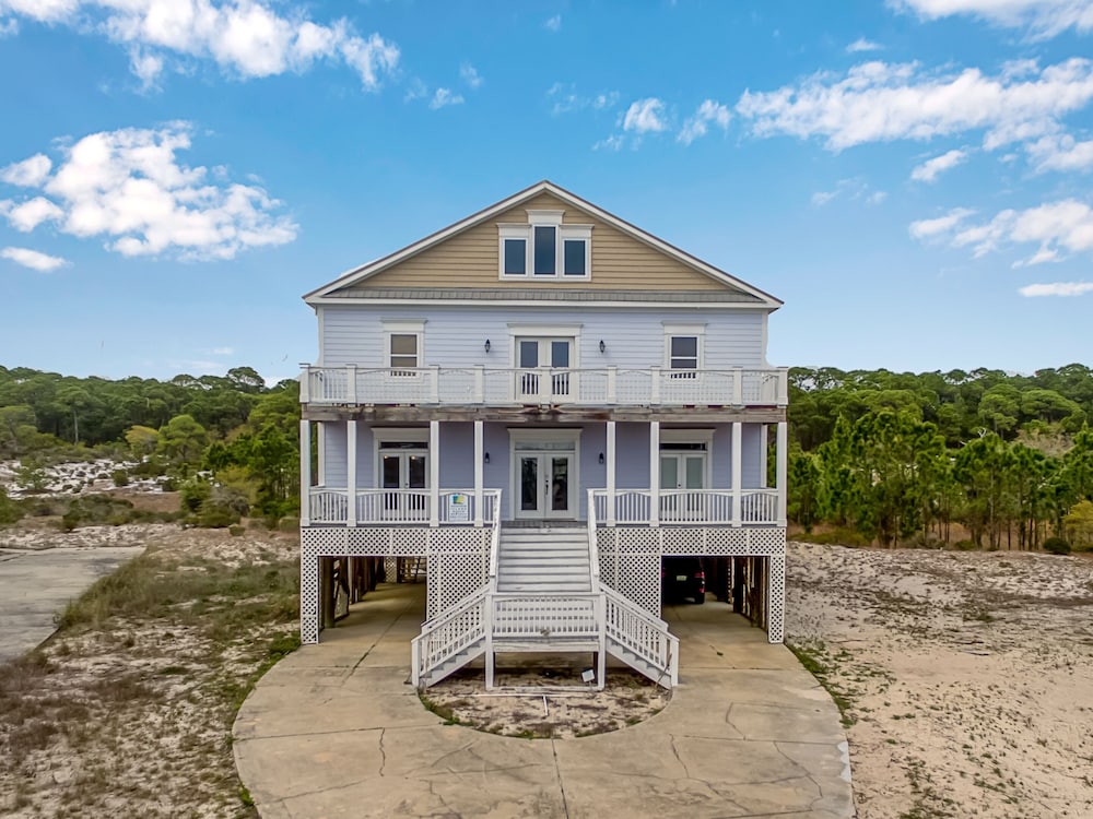 Purple Parrot - You Will Be Amazed At The Panoramic Island Views From The Third Floor Crows Nest! 4 Bedroom Home by RedAwning