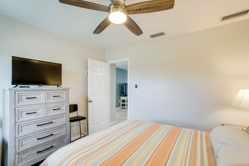 3 Mi to Manasota Key: Stylish Single-story Home!