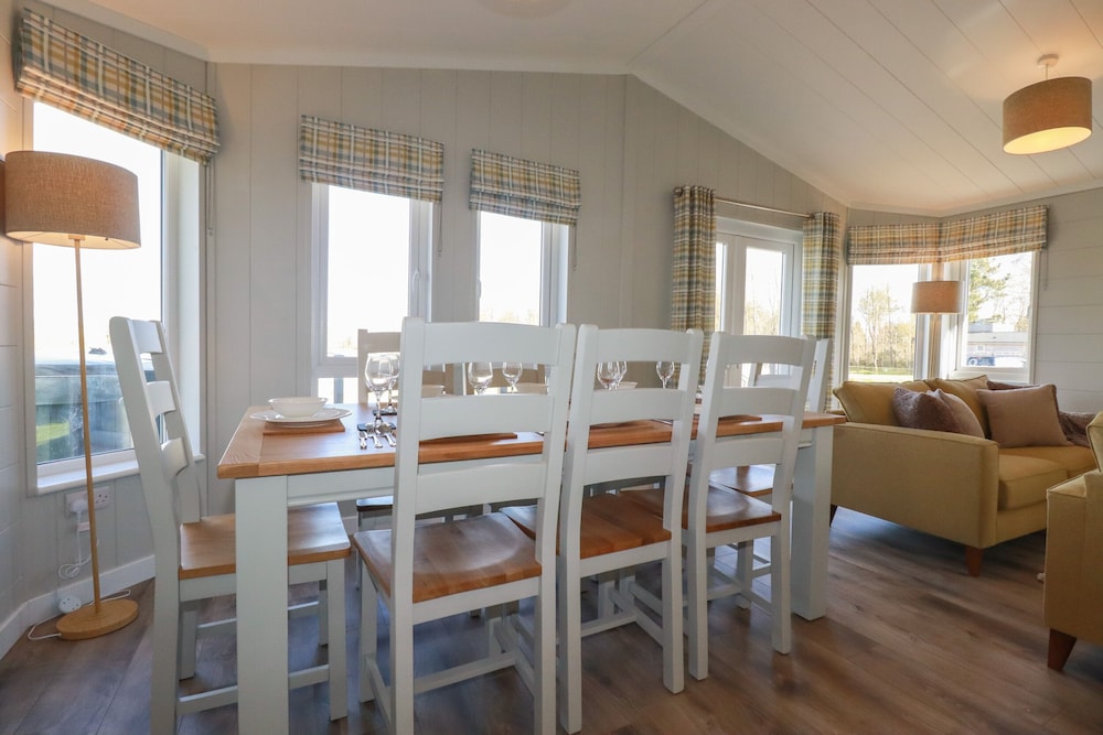 4 Meadow Retreat