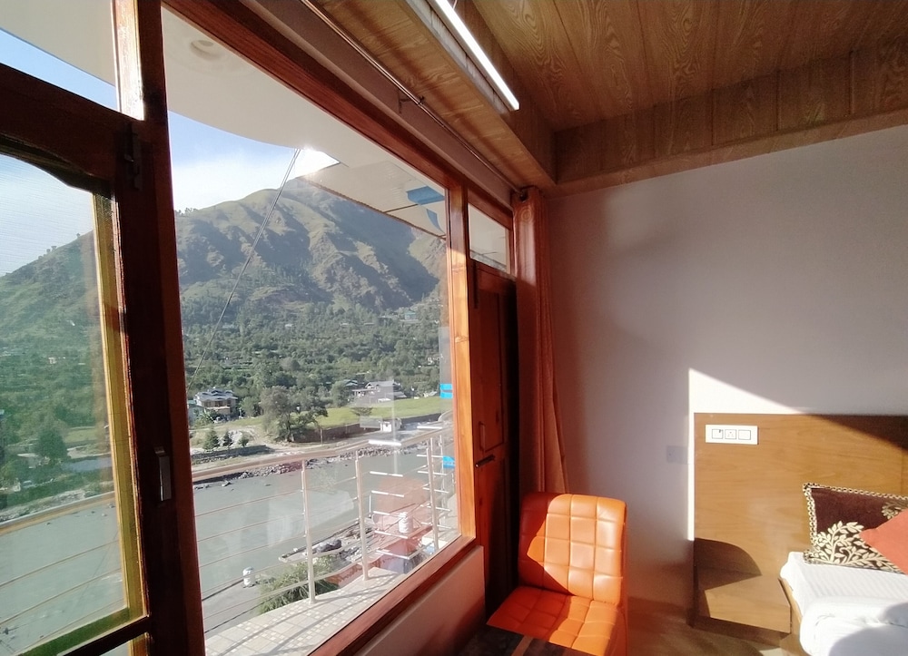 Hotel Sarla Regency