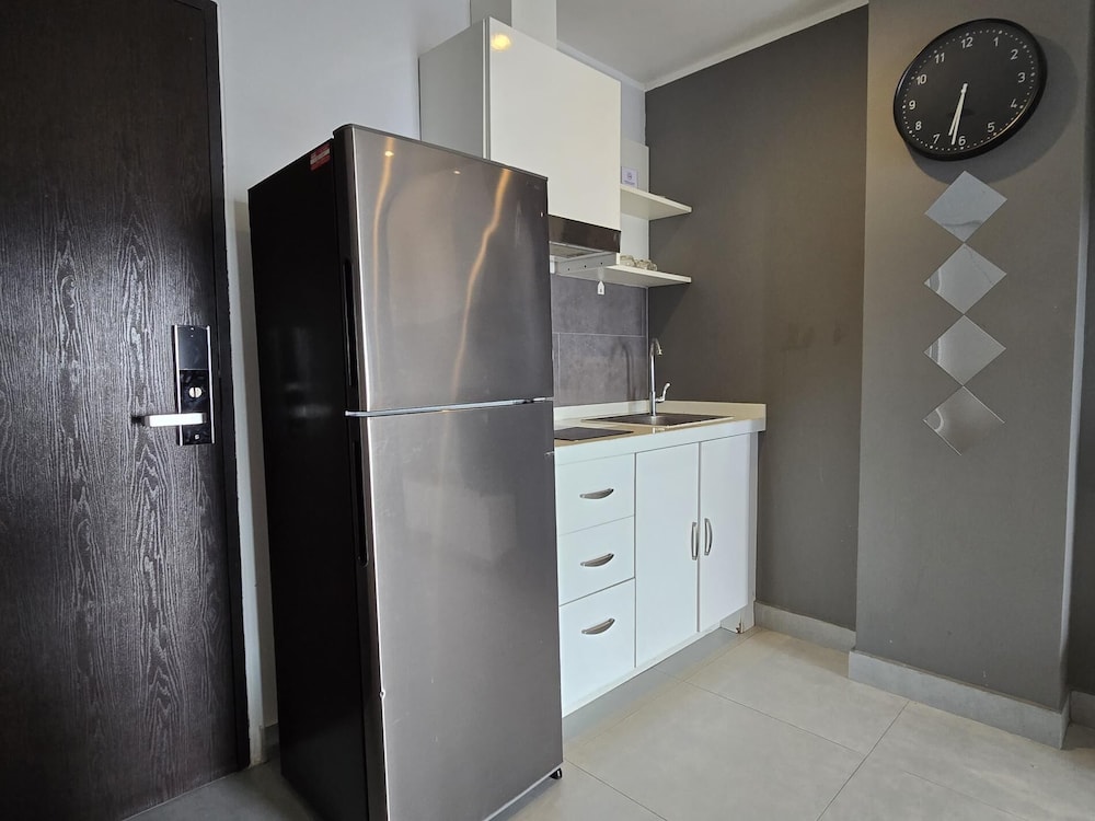 1 BR Condo in good location NV402