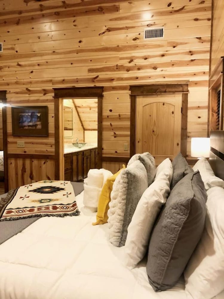 Stone Mountain Lodge Luxurious Rustic Retreat