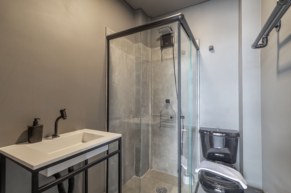 Akile Homes experiences Geek
