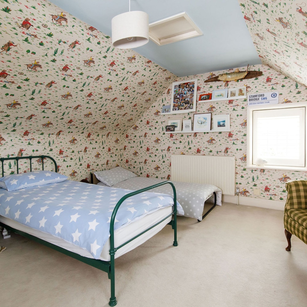 Impressive Country Estate Sleeps 17 view 5