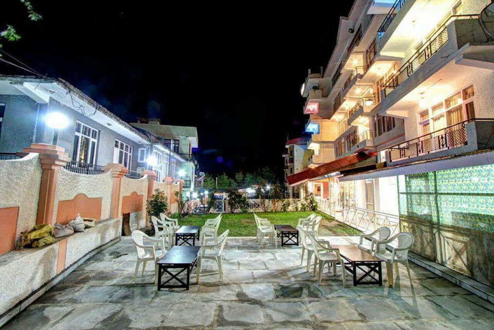 Hotel Monarch Residency