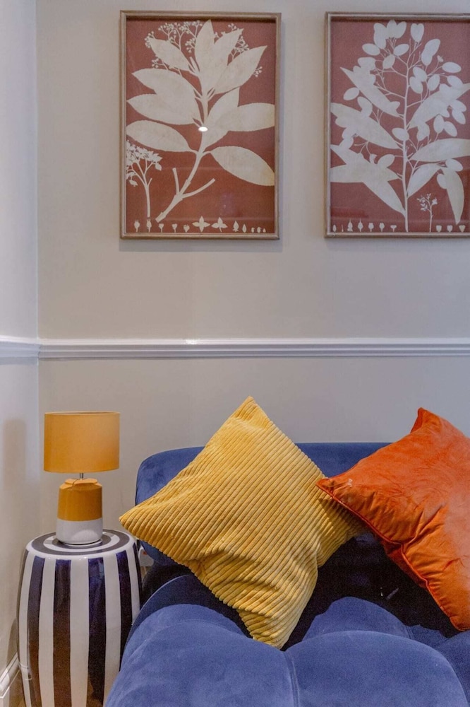 Gorgeous 2BD Garden Getaway, Victoria Park