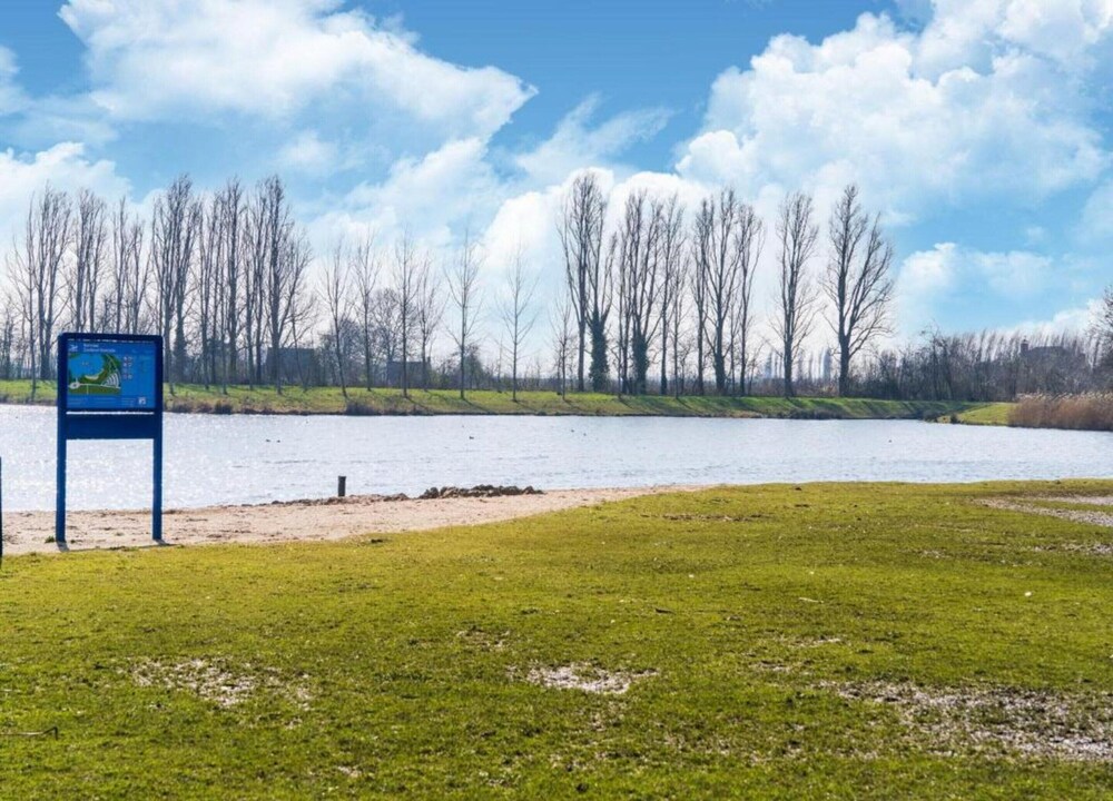 Bungalow in South Holland by the Water