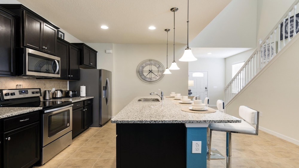 Modern 7BR Family Villa Close 2 Disney w Pool SPA