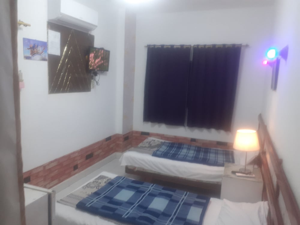 Four Seasons Hostel
