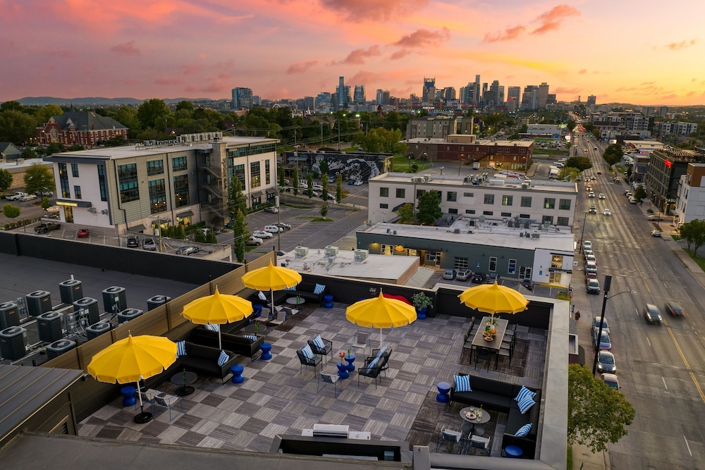 The Carter 402 by Avantstay Mins to Downtown