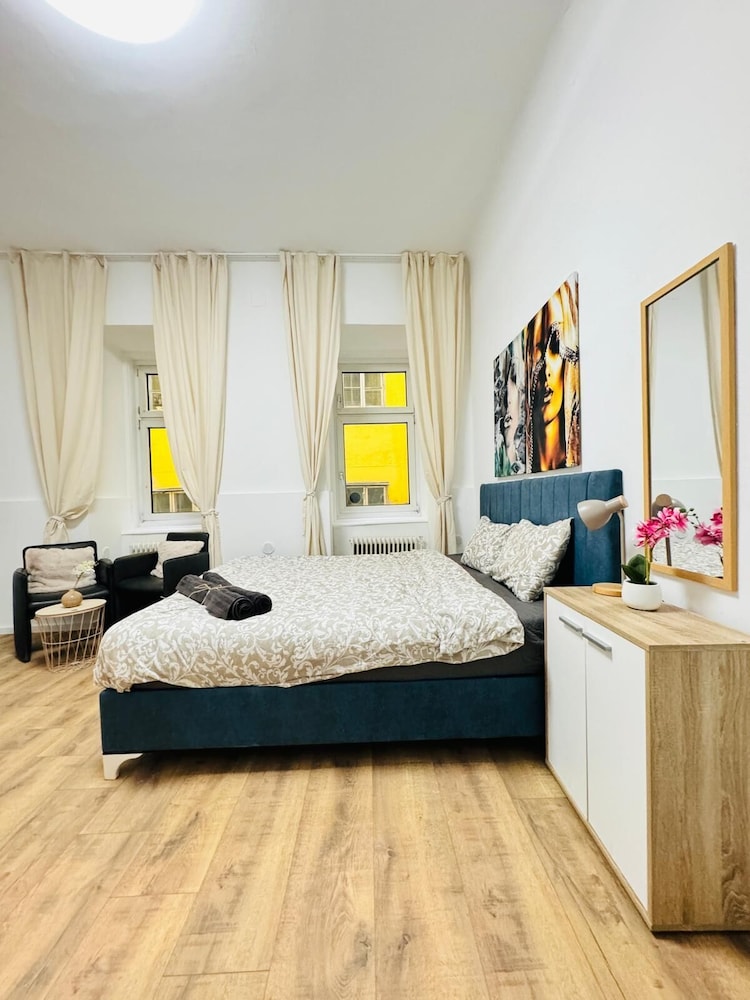 5BR Apt 10min to Matzleinsdorfer
