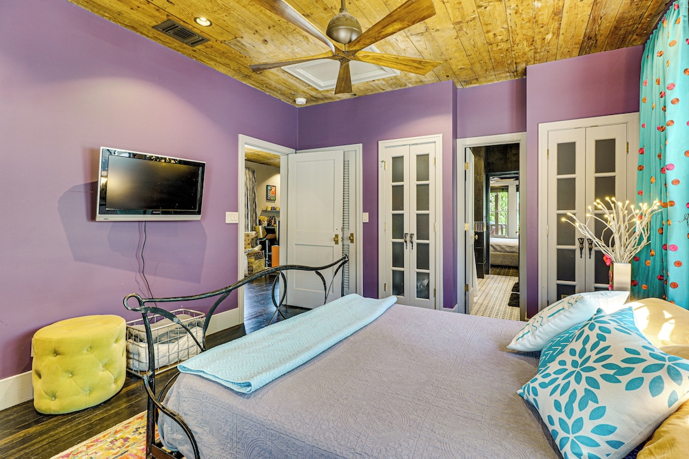 Walk to Soco: Home w/ Decks & City Views in Austin