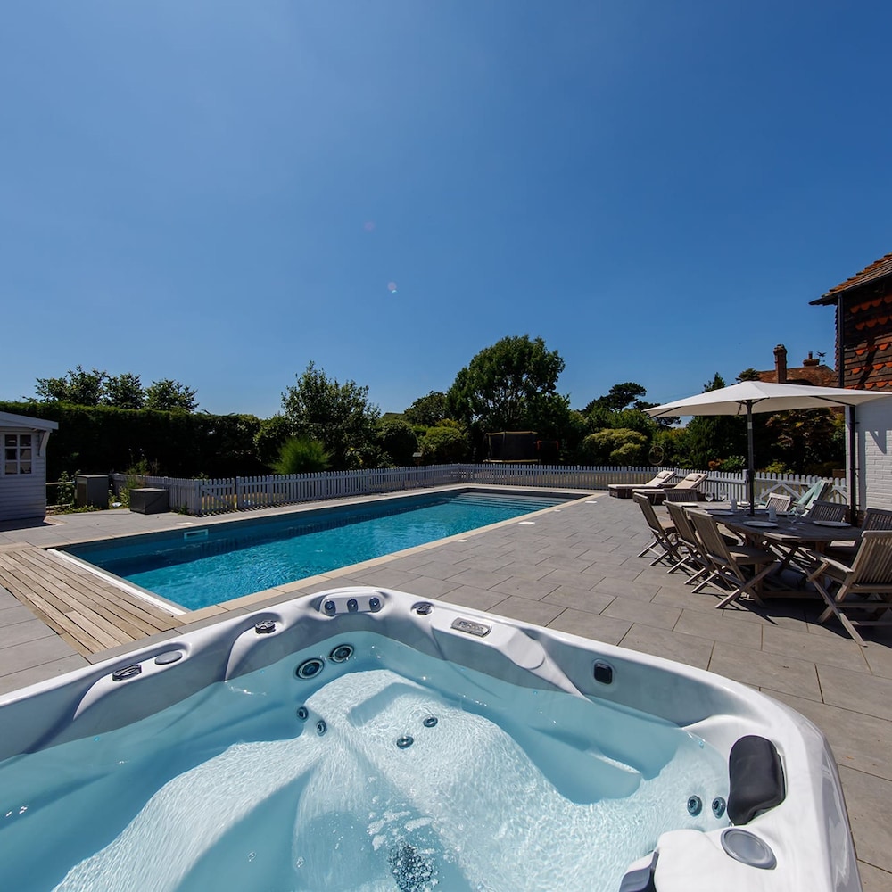 Beach House With Pool in West Wittering