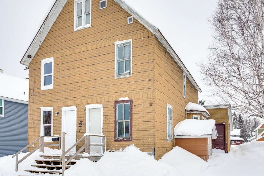 4 Mi to Lake Superior: Calumet Getaway!