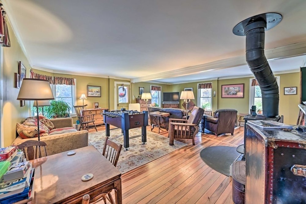 10 Mi To Gore Mountain: Home In Adirondack Park 5 Bedroom Home