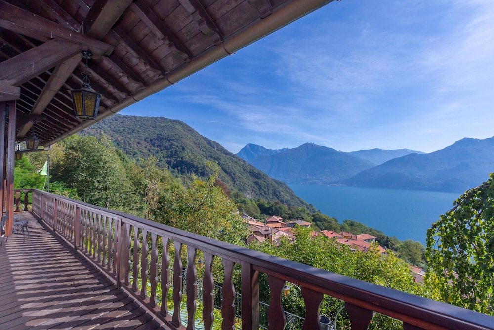 Villa La Volpe Plesio view 3