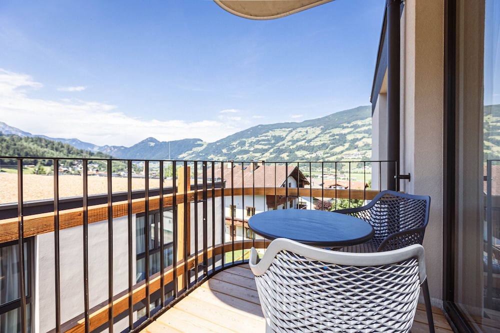 Pleasant Apartment With Shared Pool