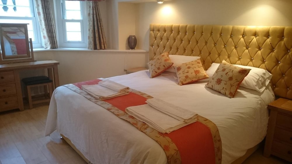 Mayville House Apartment