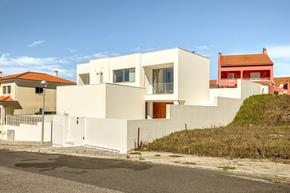 Ericeira Modern Bright With Pool by Homing