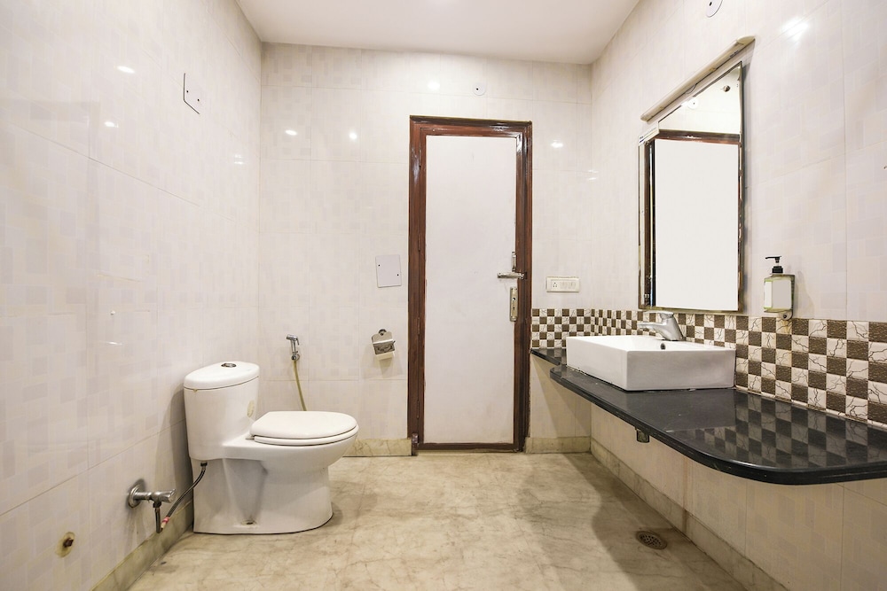 Fabhotel The Kings Plaza