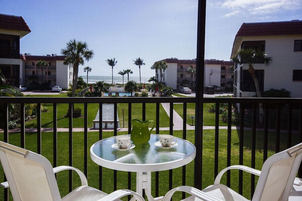 Sandalfoot Beachfront Condominium, photo 6