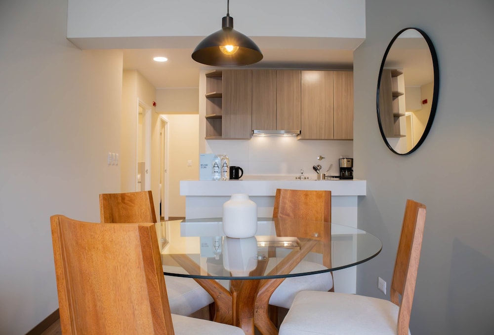 w Modern 2BR w Scenic Balcony Close to Kennedy Park