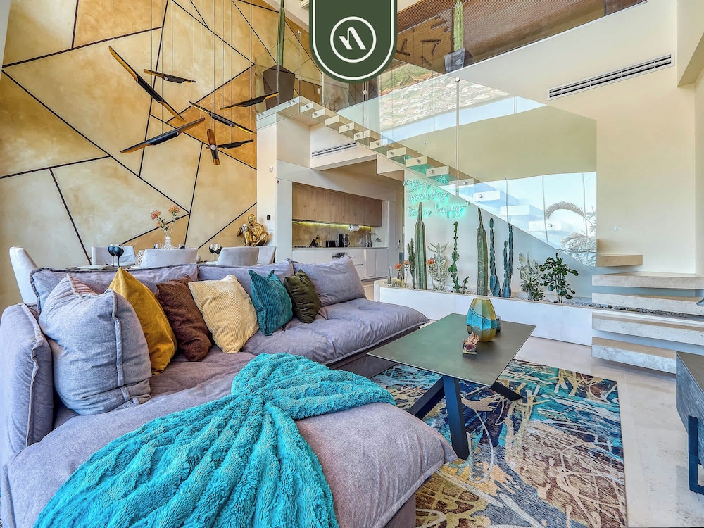 Two Story 2 BR Penthouse - Pool - Ocean View