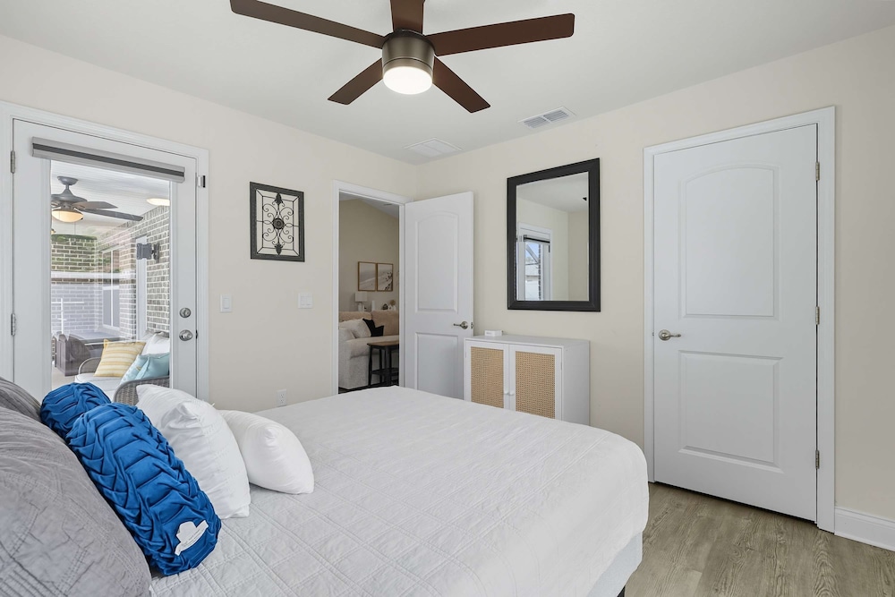 Modern 4BR Retreat Near Beach Heated Pool