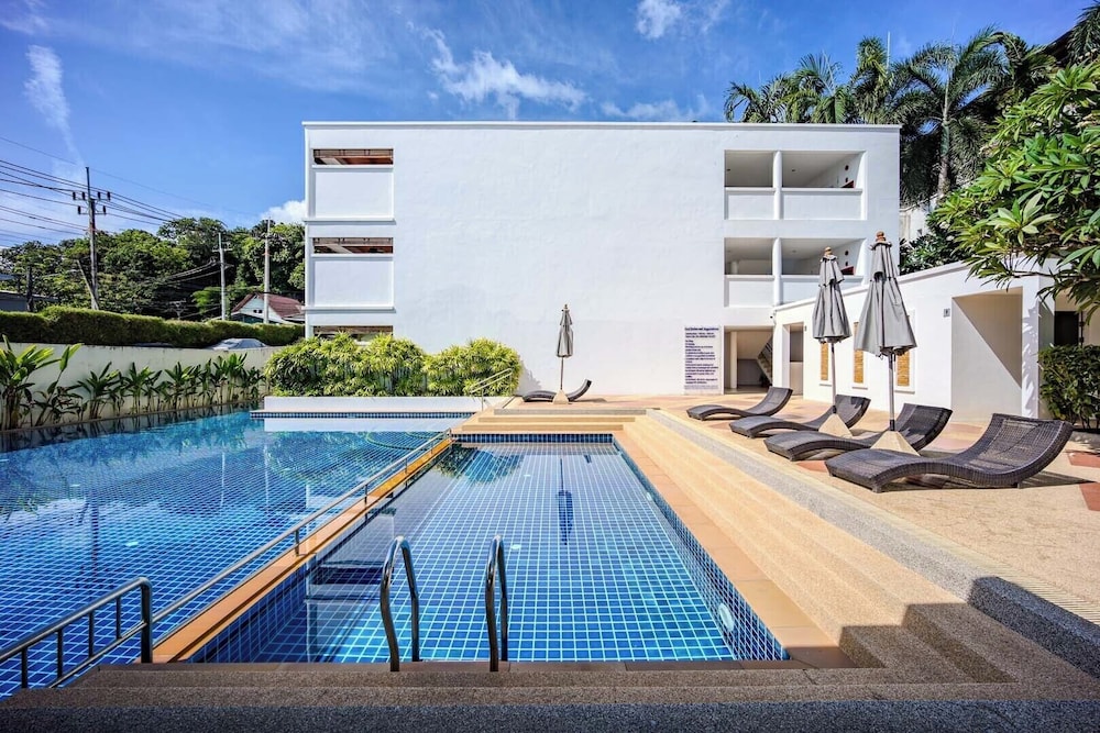 Seaview Condo with Large Pool - BAP1