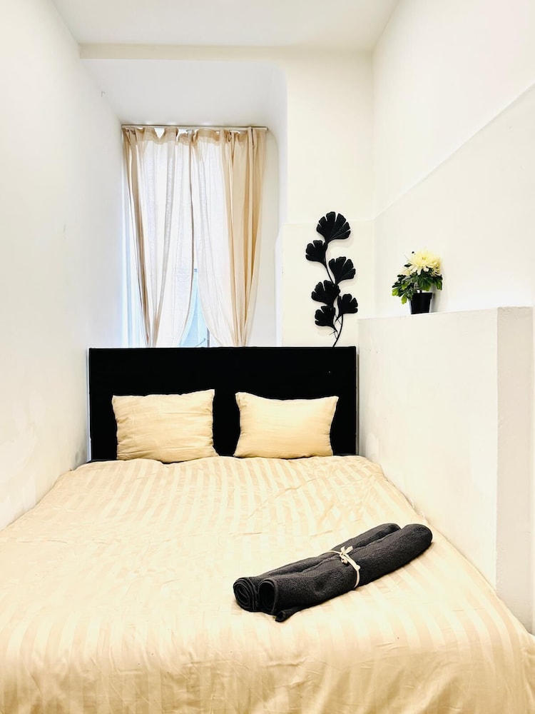 Elegant 5BR Home Ideal for Families
