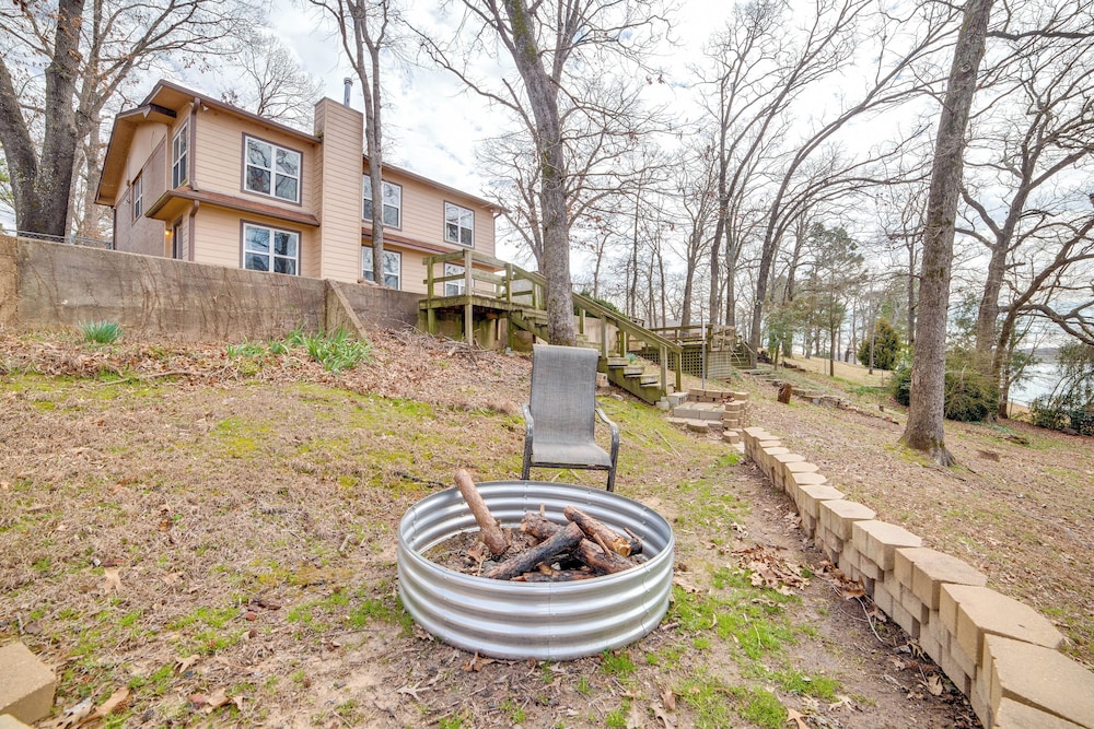 Winnsboro Lake Retreat: On-site Swimming & Fishing