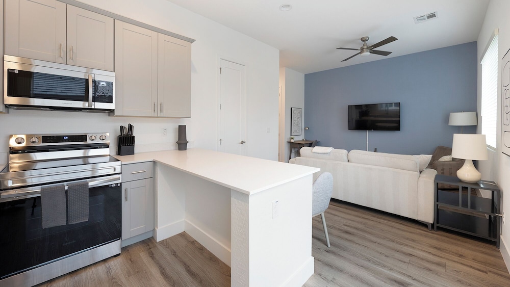Landing Apartments Phoenix - Maryvale Village