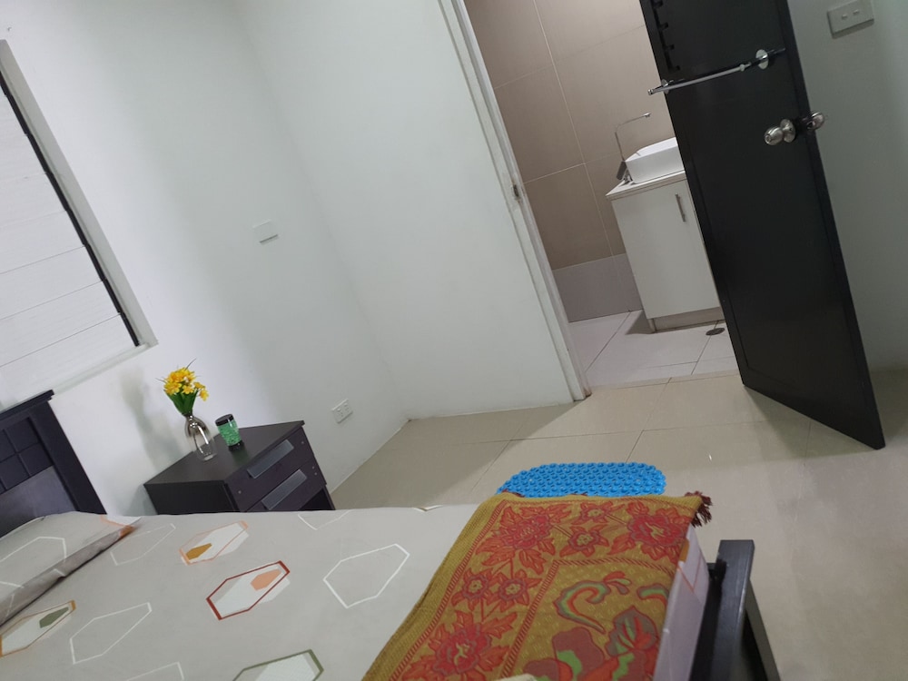 Master Bedroom with Shared Kitchen - view 9