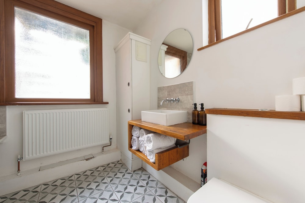 Stratford - Apartment - Sleeps 3 - Great Location